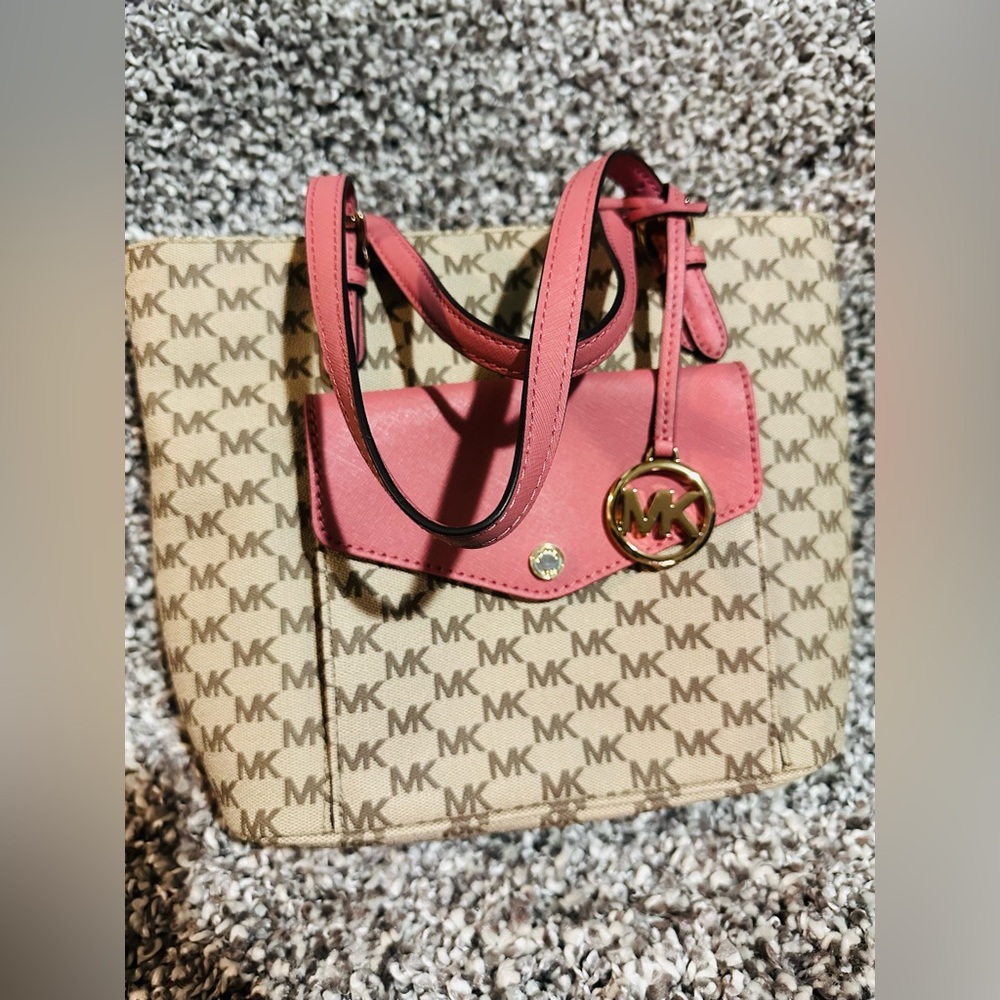 Michael Kors✨🧡🩷Tan and Pink Monogram Design Tote